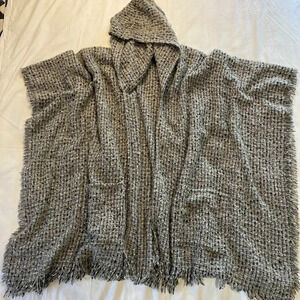 Steve Madden Gray Knit Hooded Open Front Poncho w Pockets | Size OS